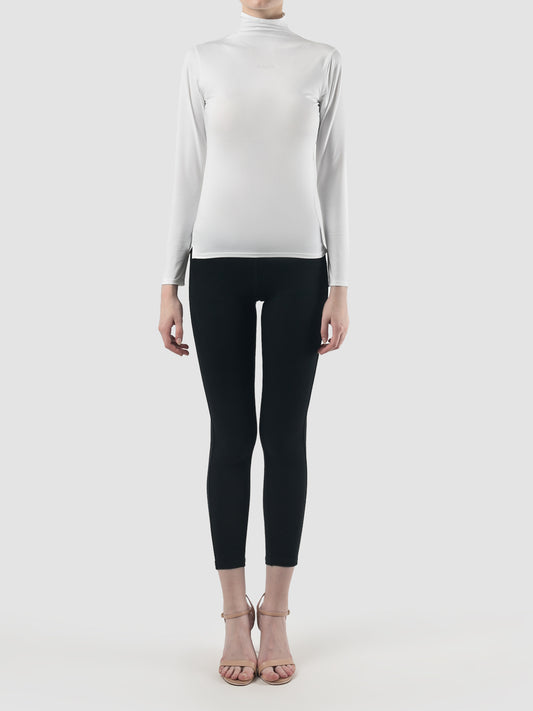 White turtleneck long-sleeved inner top