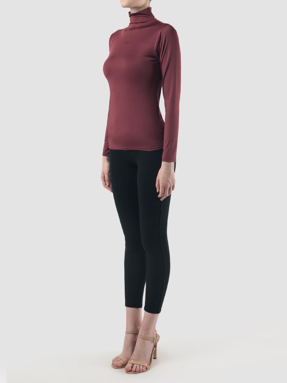Burgundy turtleneck long-sleeved inner top