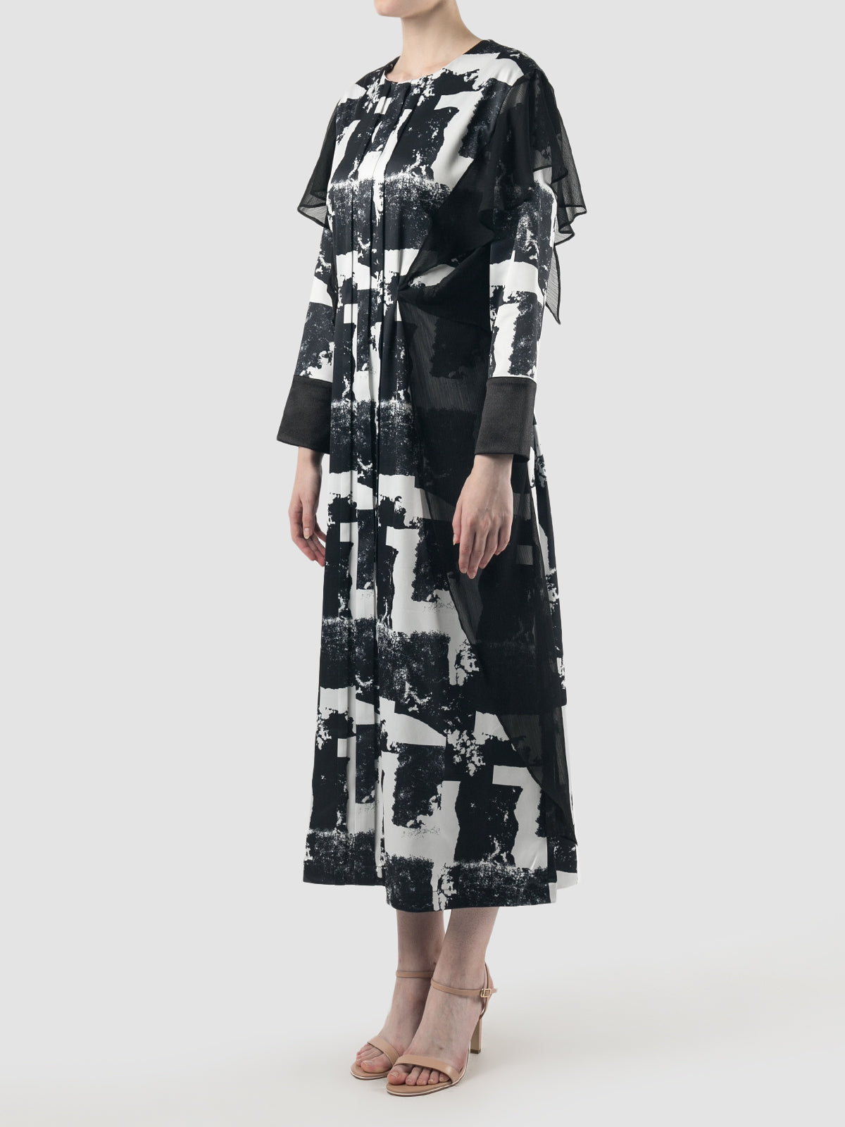 Black Jinia abstract print pleated maxi dress