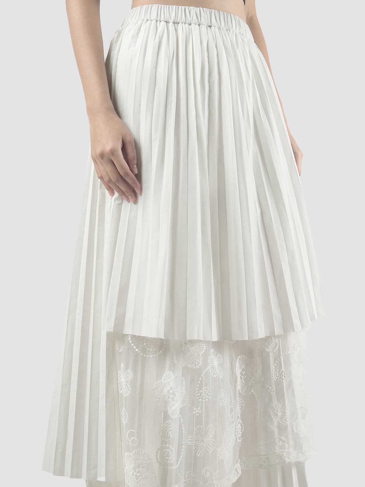 White Yuraa pleated tiered skirt