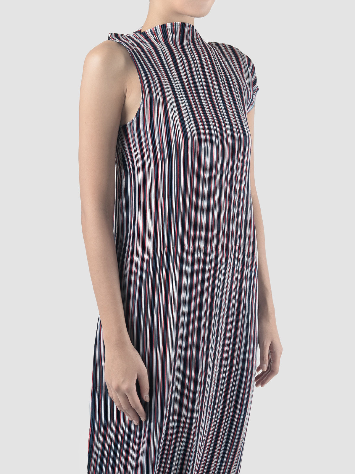 pleated cocoon dress The new Larimar Cocoon Dress is here! A pleated resort dress and beach cover-up in one, featuring a relaxed cocoon silhouette and an optional zipper. Download Now! https://t.co/JVPBcmOaOo #MoodFabrics #MadeWithMood #MoodLarimarPattern