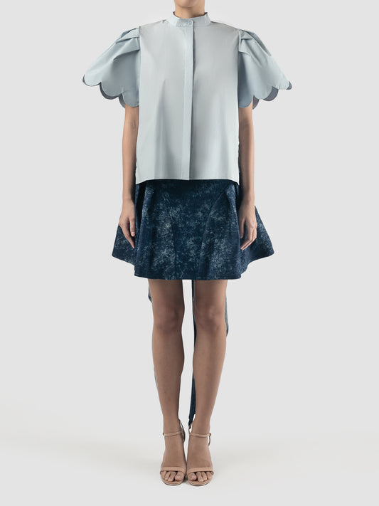Sky blue Biennis shirt with scalloped short sleeves