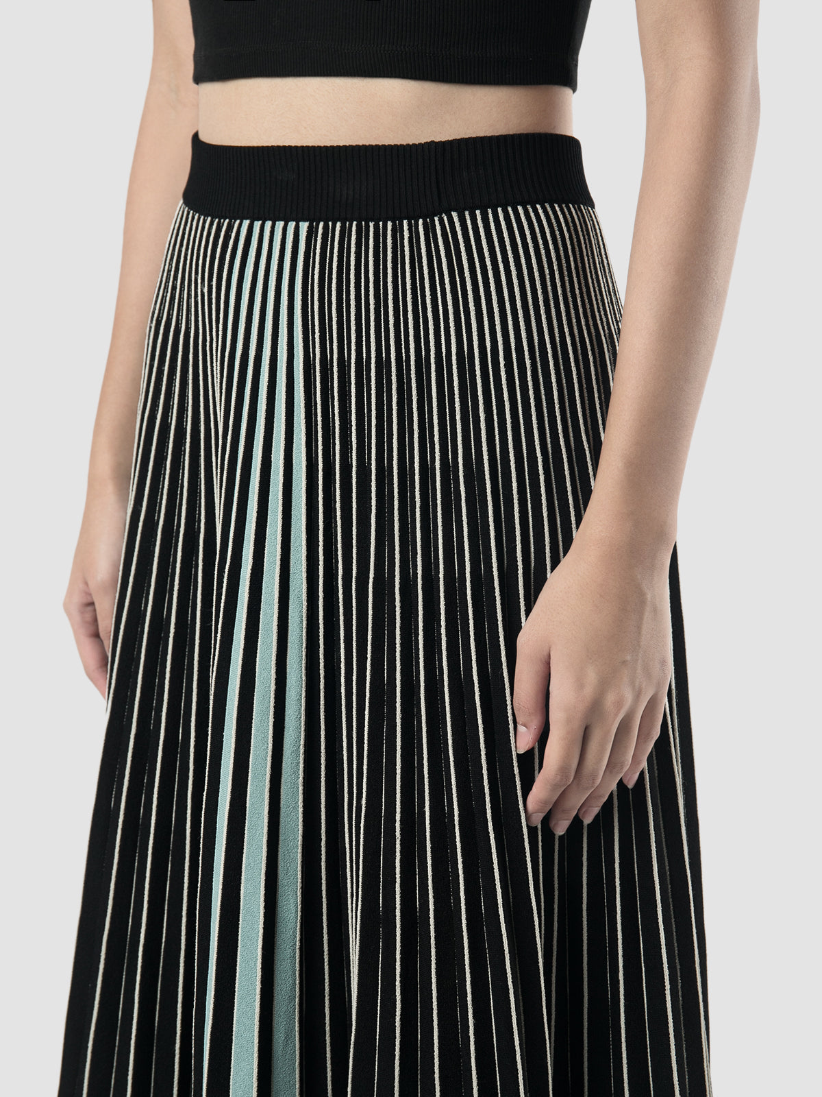 Black knit pleated skirt