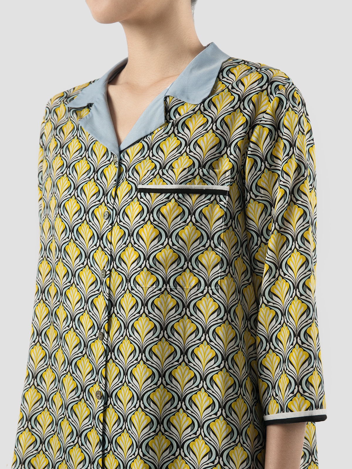 Biva Contrasted Collar Shirt In Yellow-Black