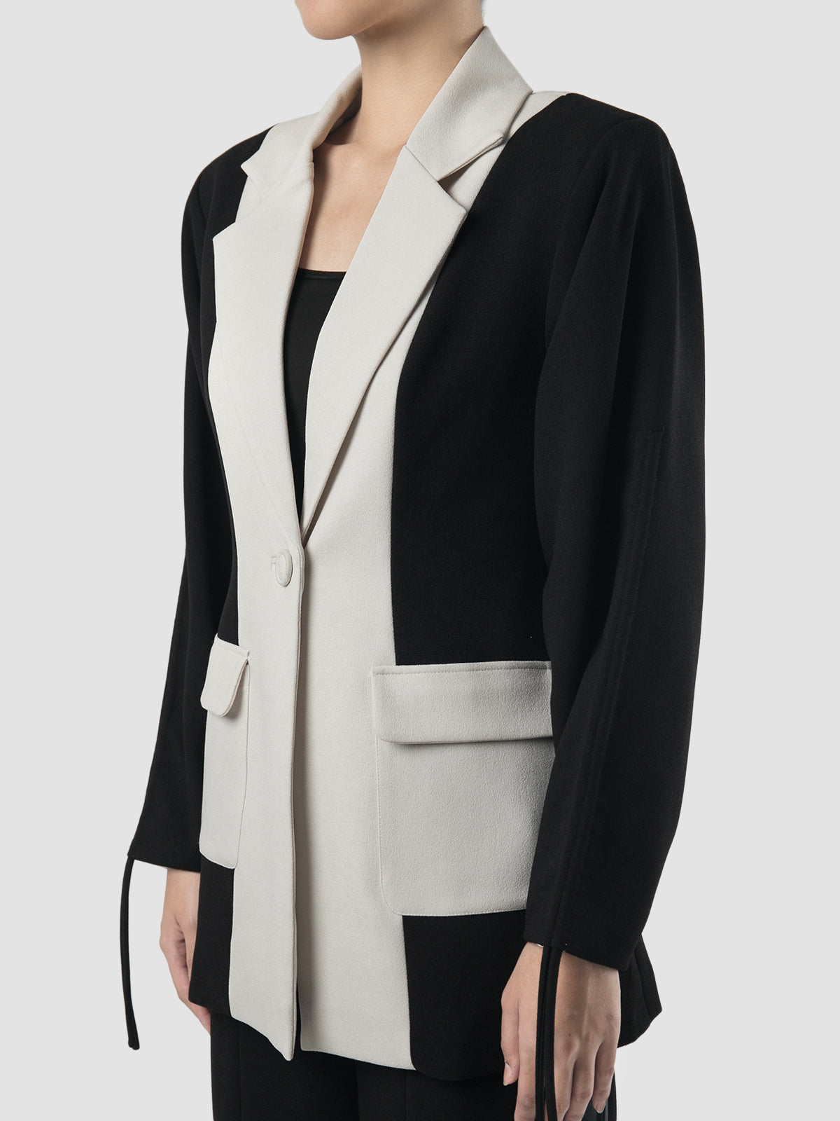 Cosmos two-toned black and white blazer jacket