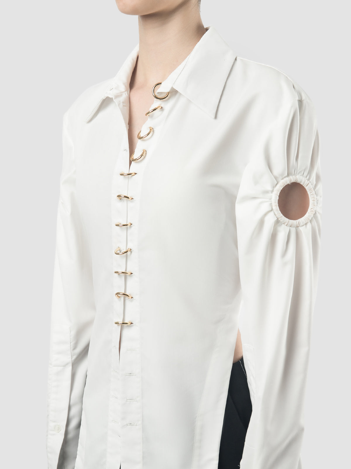 White tailored backless shirt with cutout sleeves