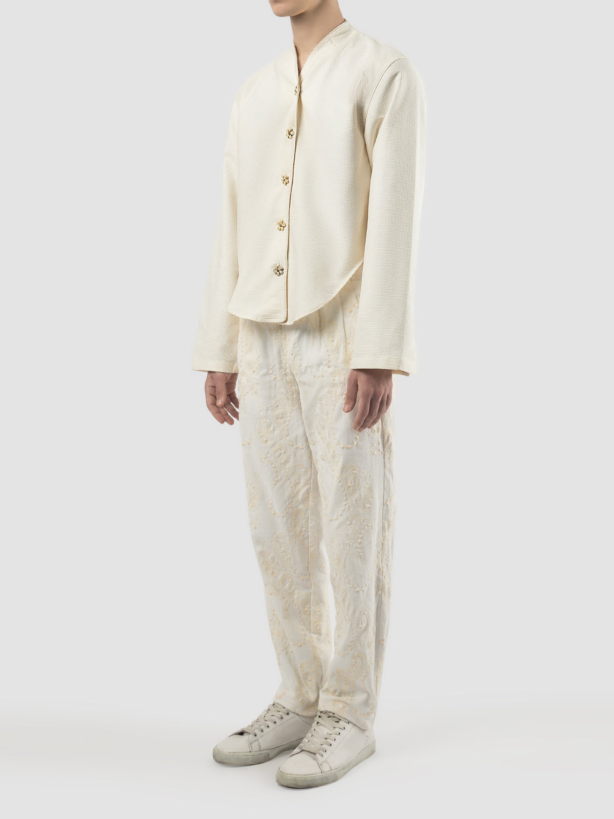 Kimono white long-sleeved embroidered shirt